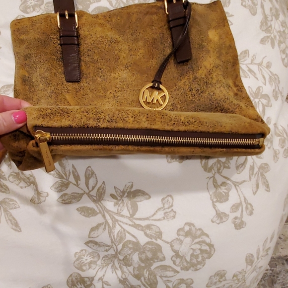 Michael Kors Tote &  Matching  Wallet - Picture 3 of 6